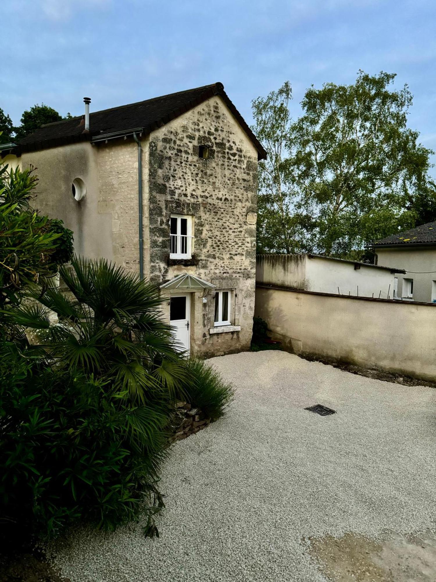 Gite - Petite Maison Proche Du Futuroscope Beaumont  Zewnętrze zdjęcie